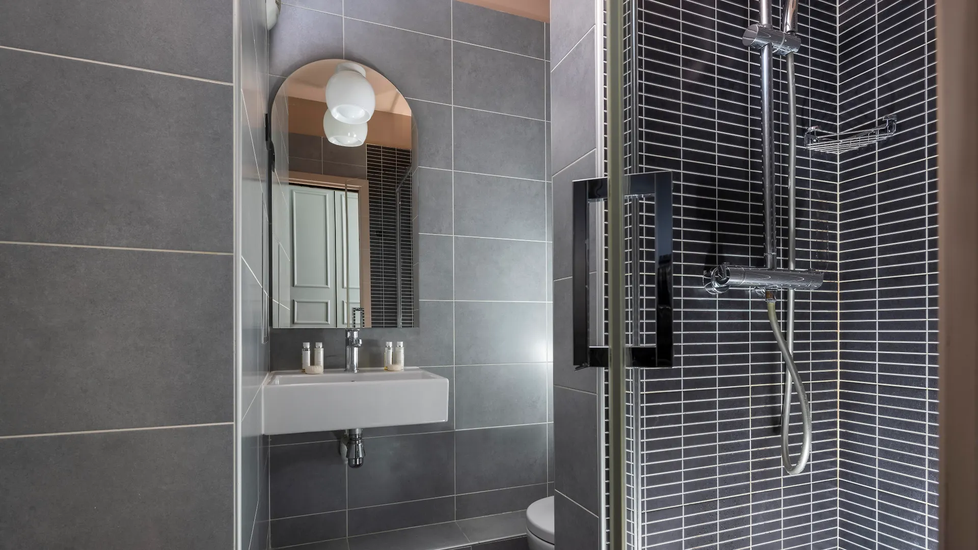 Hotel Fior D'Aliza Paris Fransa